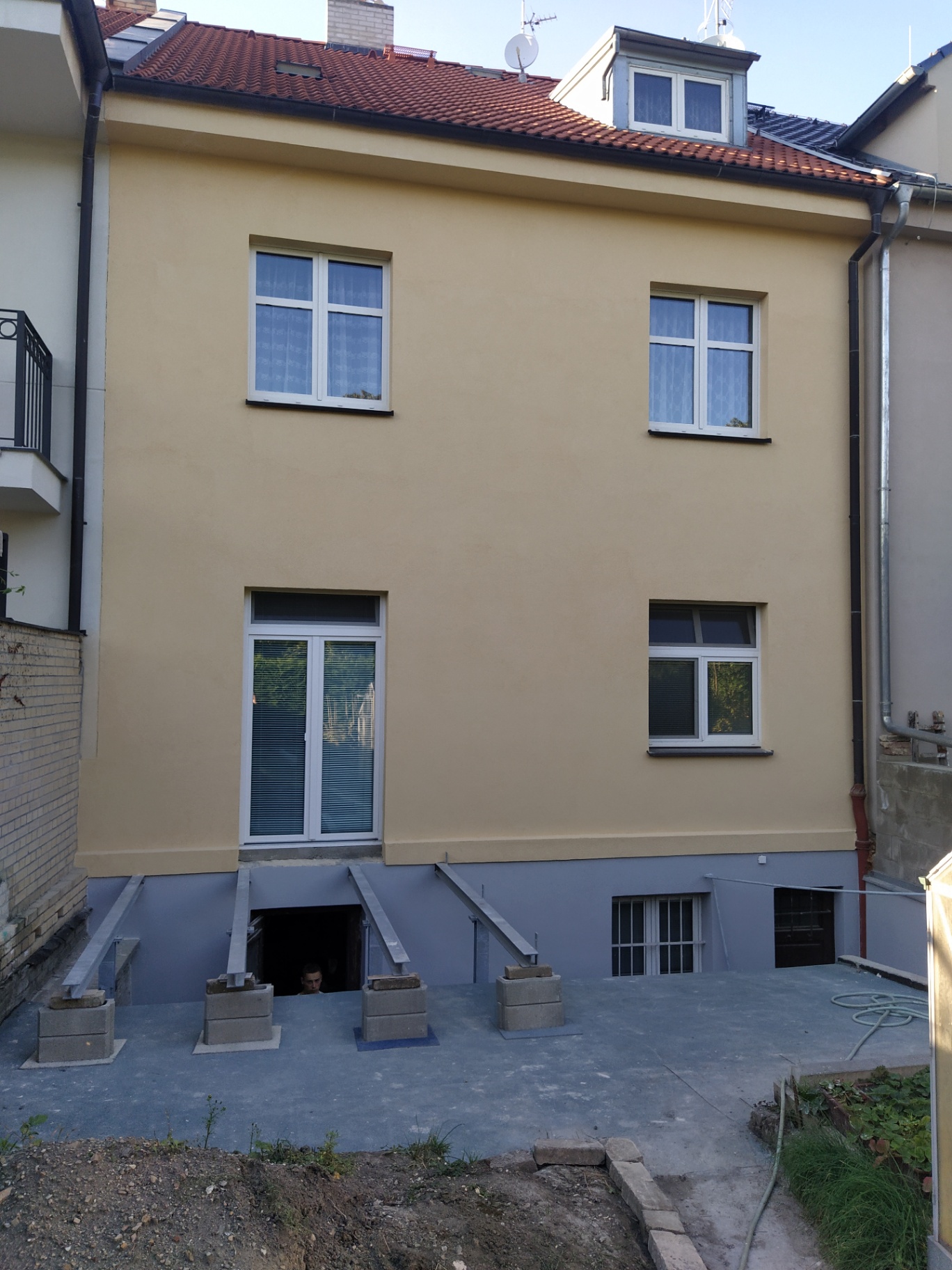 Fasáda a sanace dvorního traktu, Praha