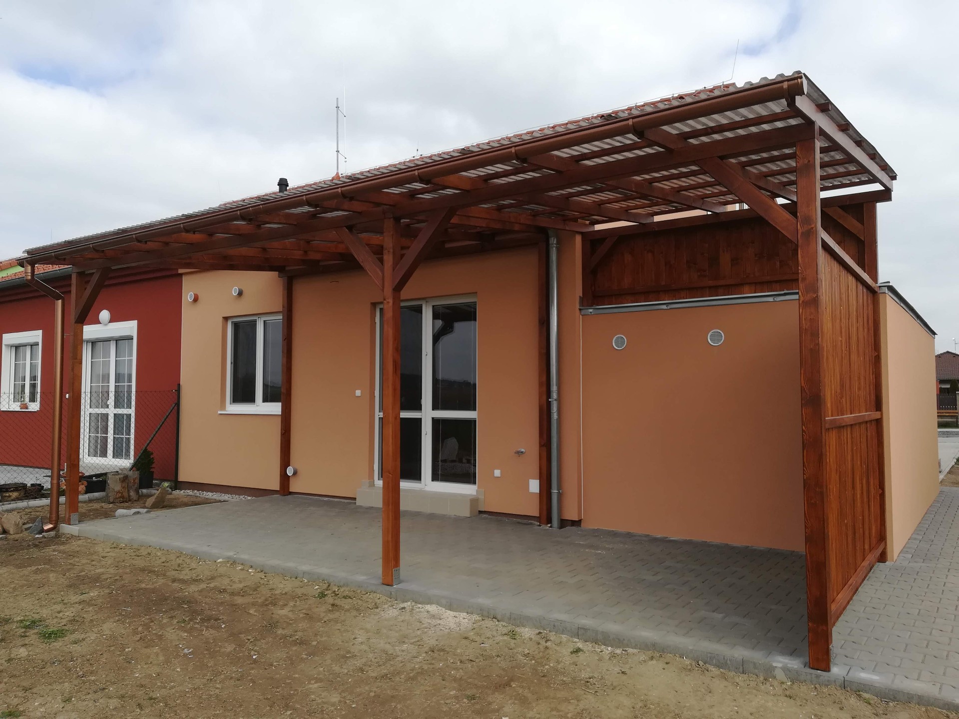 Zámková dlažba, pergola a plot, Unhošť